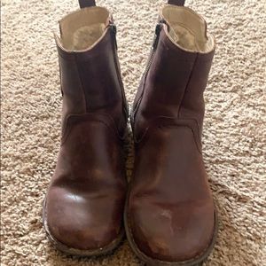 Size 9 UGG boots